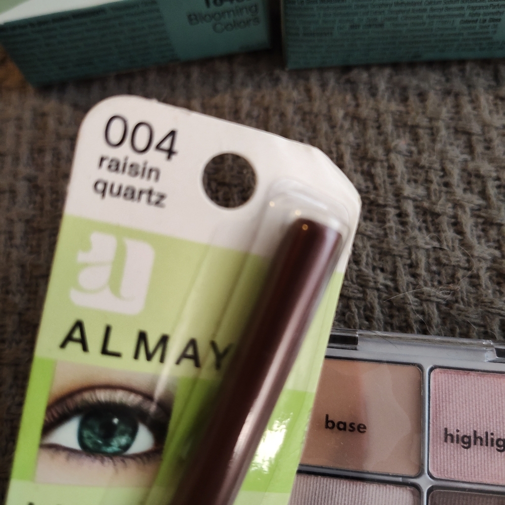 Make-up lip and eye bundle - Picture 10 of 12